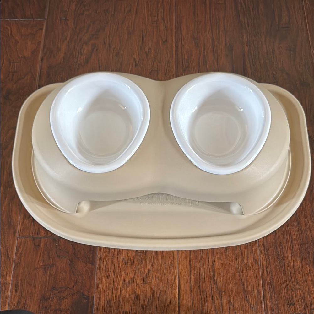 WeatherTech Dual Beige Pet Feeding Station
